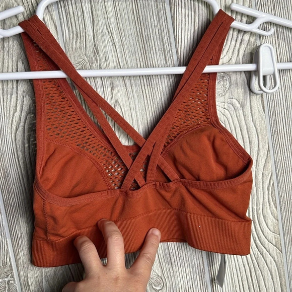 Women’s Victoria Secret Sport Bra Size Small - Picture 3 of 4